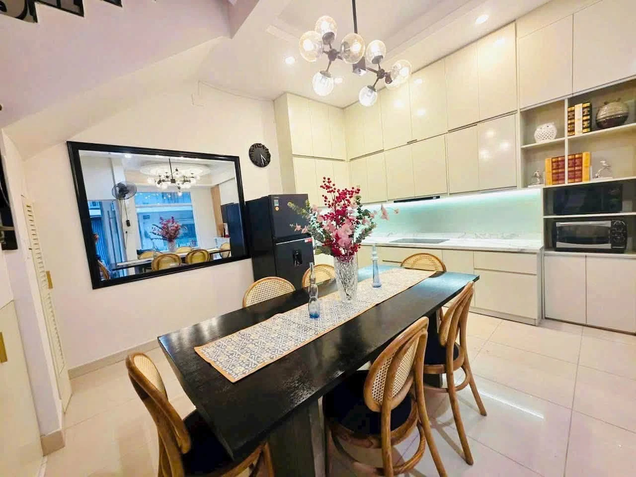 Bán nhà hẻm 4 tầng BTCT 39m2 đường Cao Thắng, Quận 10, giá 9,9 tỷ - Ảnh 1