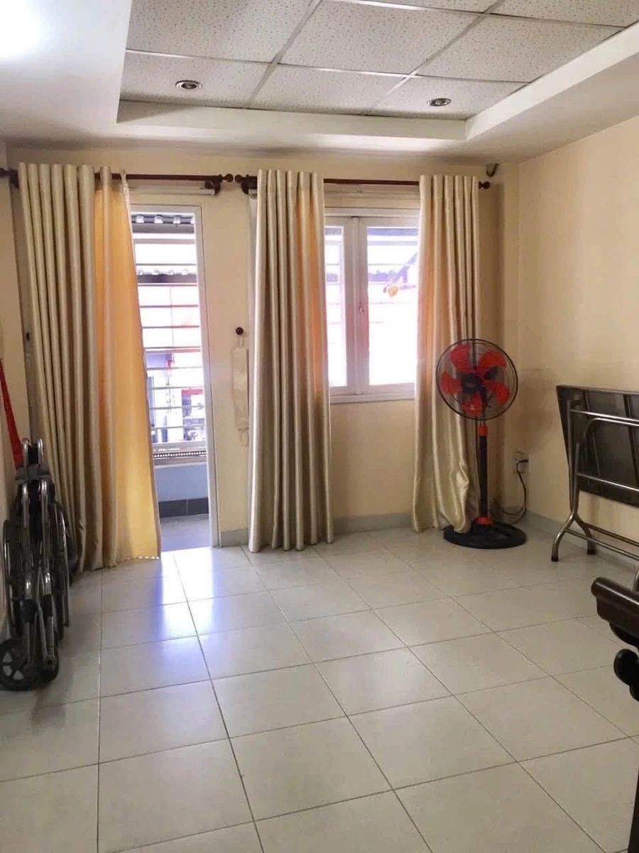 Bán nhà mặt tiền Hoàng Văn Thụ, 39m2, 1 trệt 1 lầu 3PN, giá 8,3 tỷ, Tân Bình - Ảnh 1