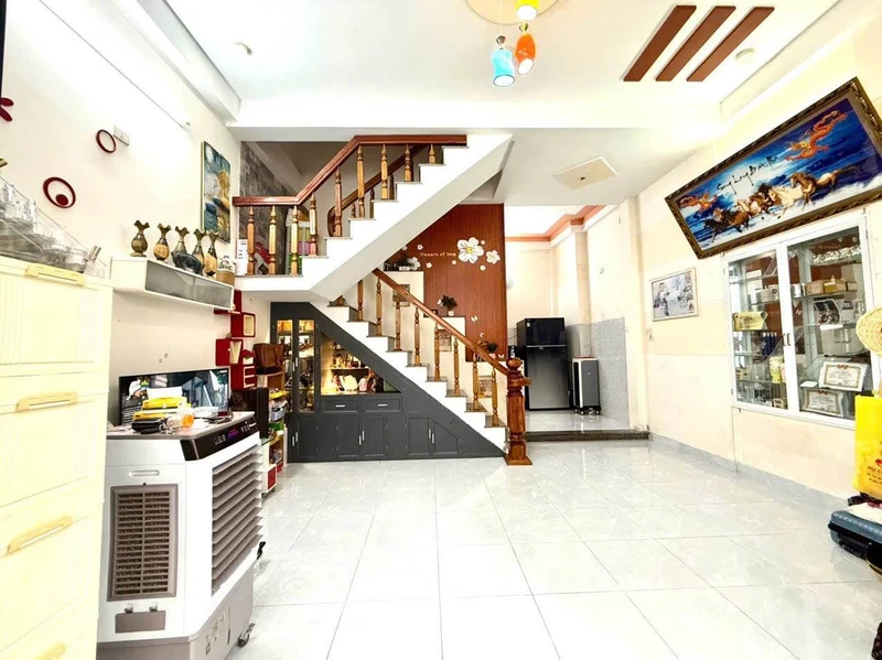 Bán nhà chính chủ 53,1m2 2PN 2WC đường Bạch Đằng, trung tâm Quy Nhơn, giá 2,7 tỷ