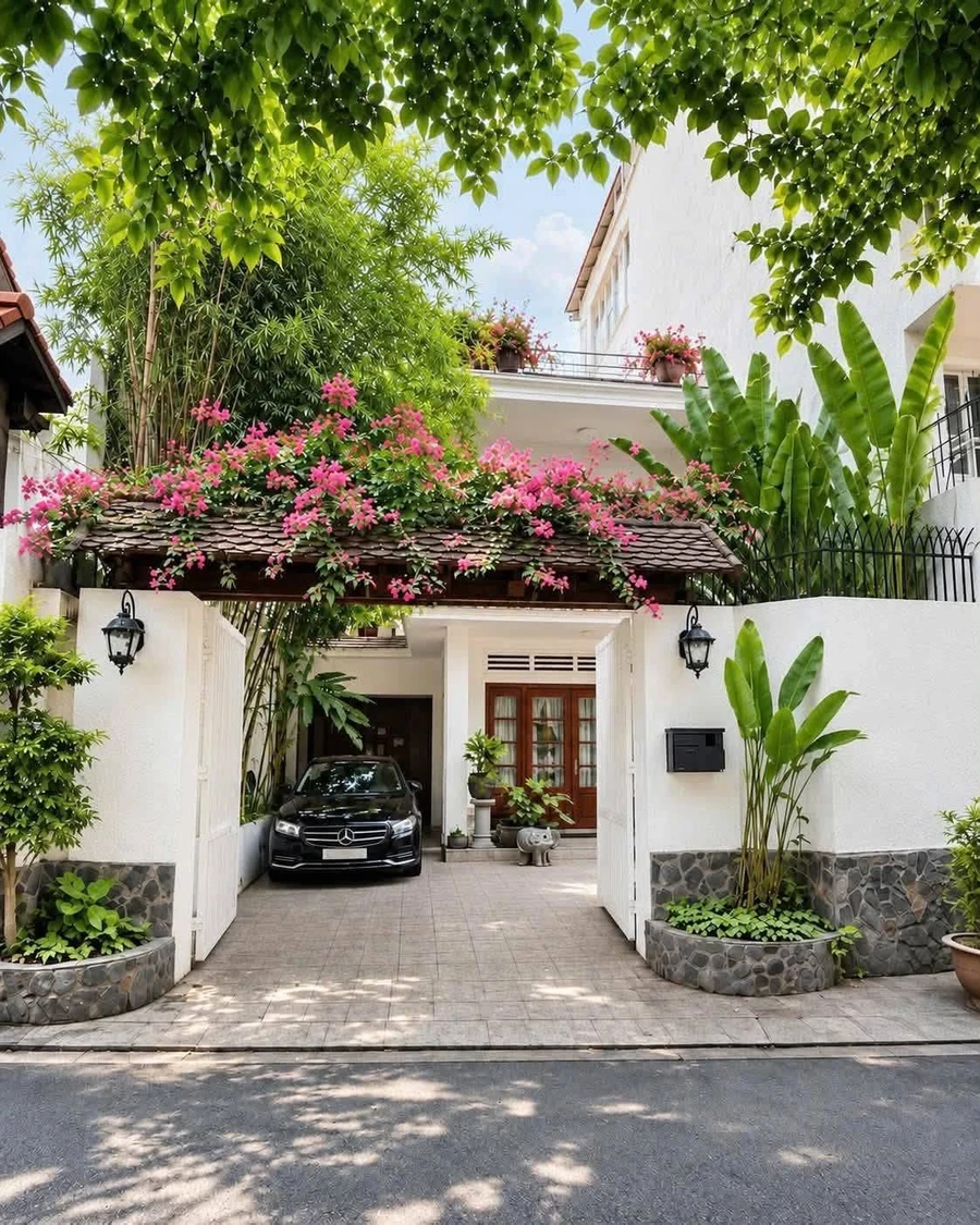 Bán biệt thự 200m² 3 tầng 6 phòng ngủ đường Cách Mạng Tháng 8 giá 37,5 tỷ - Ảnh 1