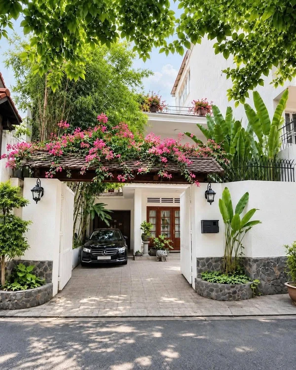 Bán biệt thự 200m² 3 tầng 6 phòng ngủ đường Cách Mạng Tháng 8 giá 37,5 tỷ