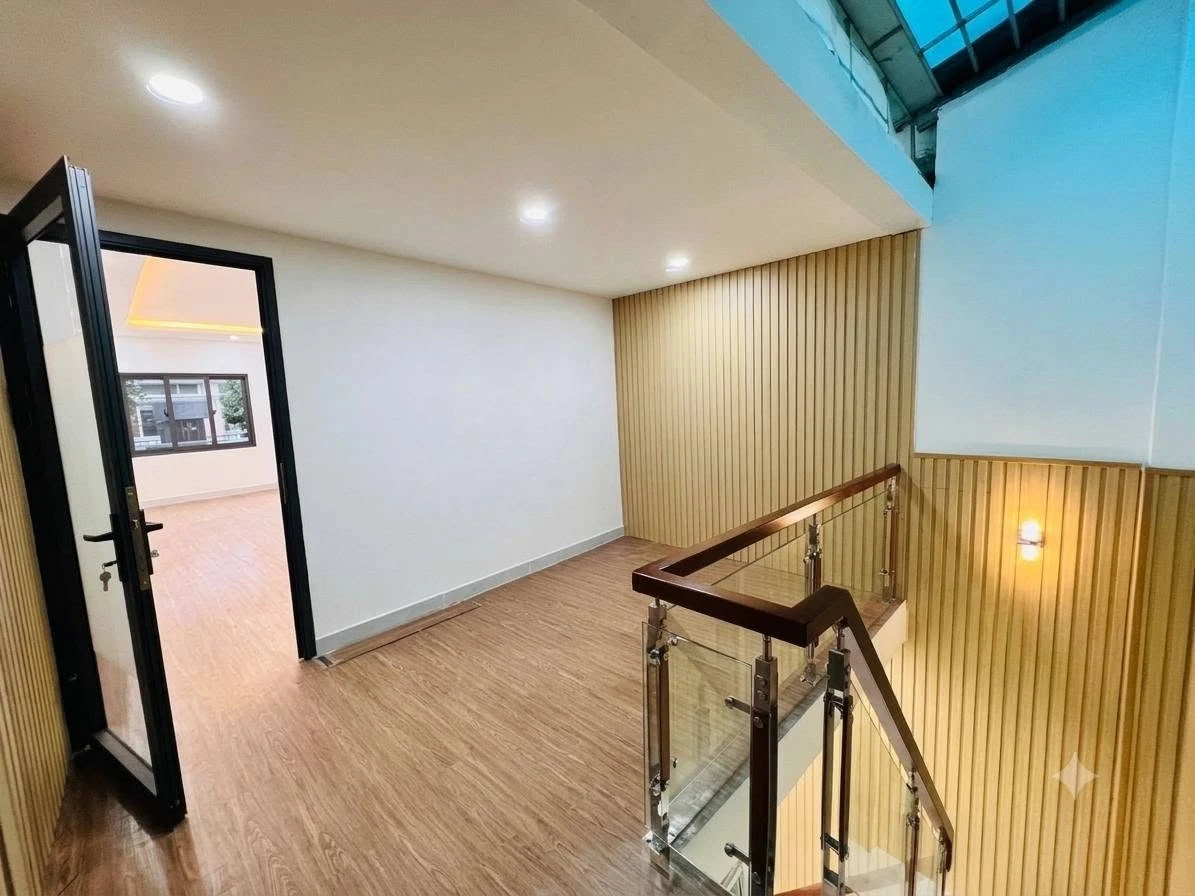 Cho thuê nhà mặt tiền 4x10m Quận 5, 25 triệu/tháng - Ảnh thu nhỏ 3