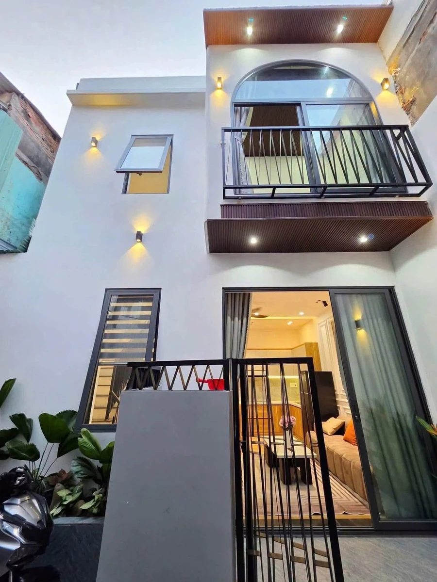 Bán nhà 3 phòng ngủ 100m2 gần công viên 29/3, Quận 1 - Ảnh 1