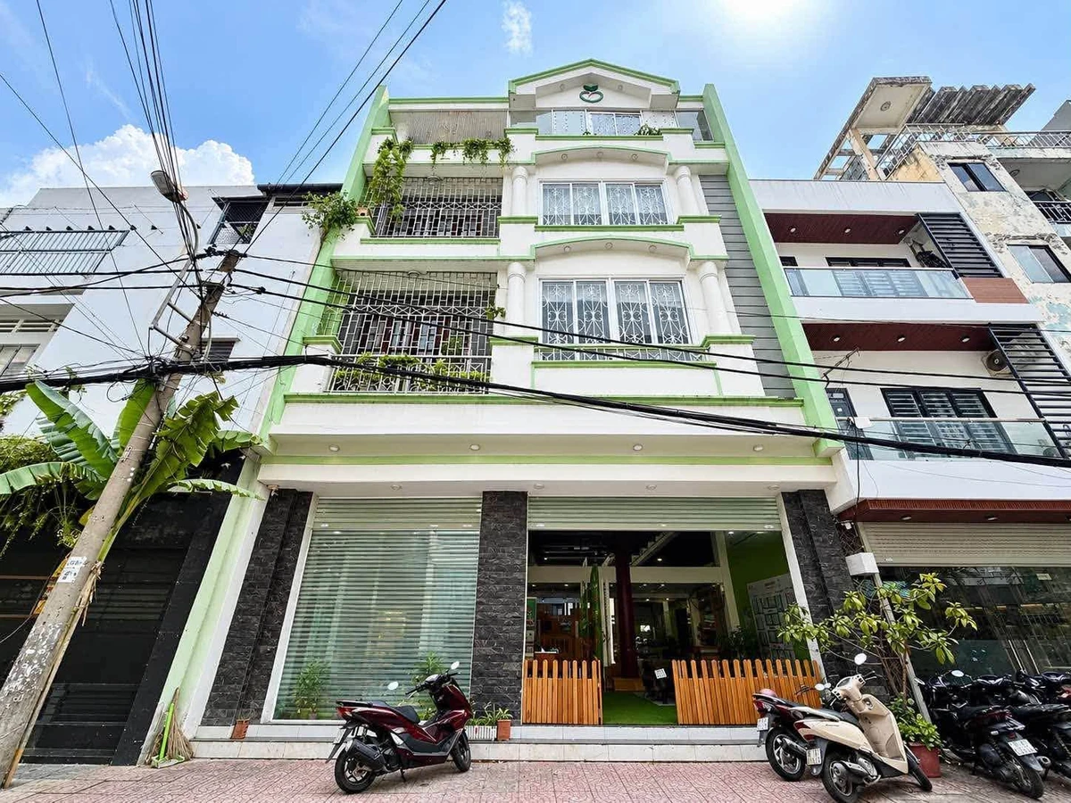 Bán nhà mặt tiền Năm Châu, Tân Bình, ngang 10m, 119.9m2, 5 tầng, giá 26.9 tỷ - Ảnh 1