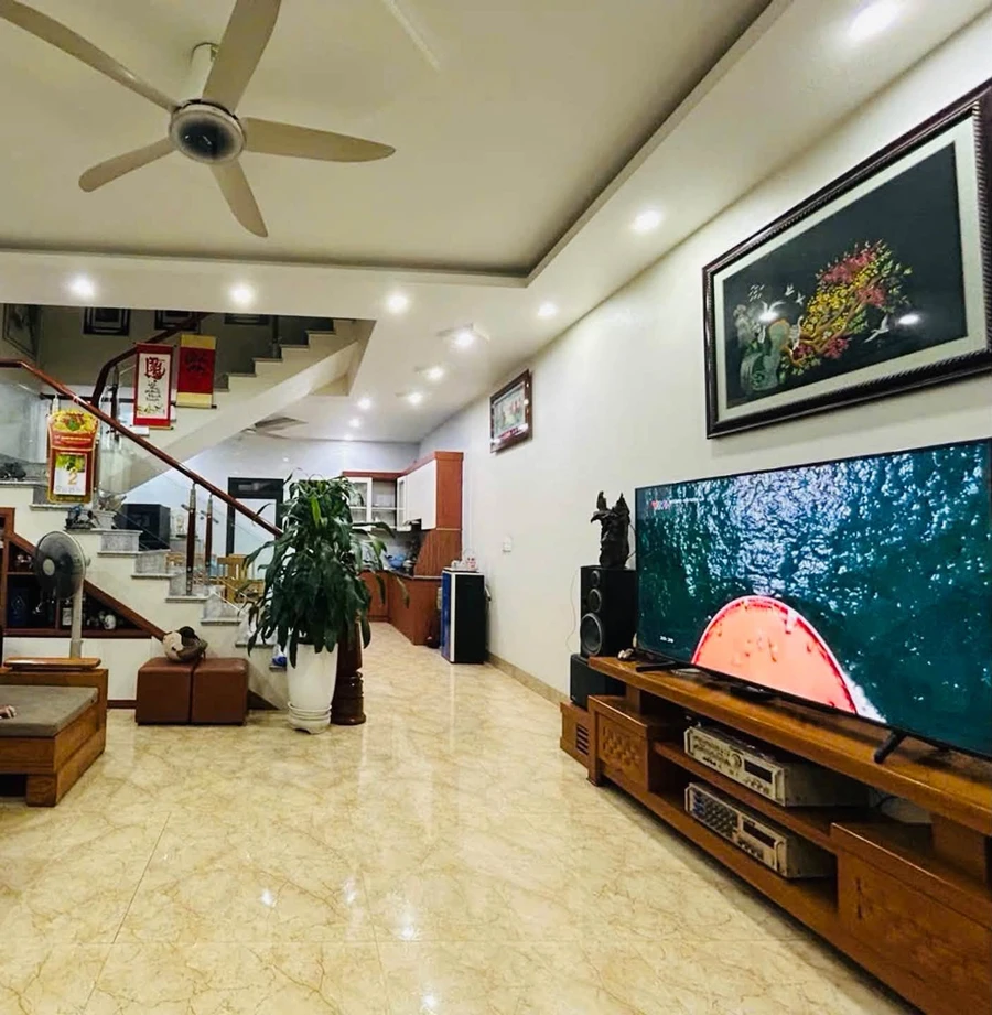 Bán nhà 3 tầng 109m2 ngõ 5 TT Cao Thắng, Hạ Long, ô tô đỗ cửa, giá 5,999 tỷ - Ảnh 1
