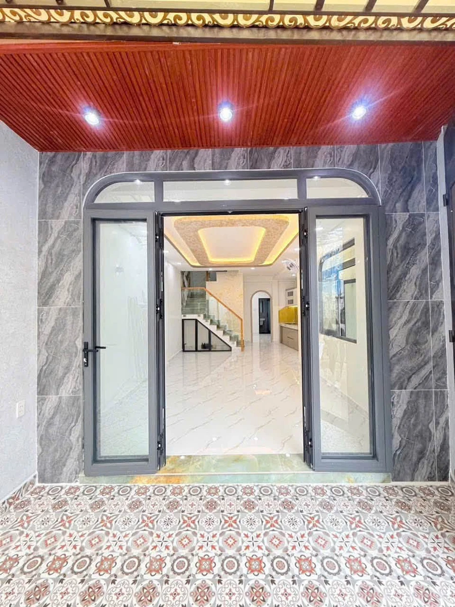 Bán nhà 1 trệt 1 lầu 70m² gần chợ Xóm Chiếu, Quận 4, giá 6,839 tỷ - Ảnh thu nhỏ 2