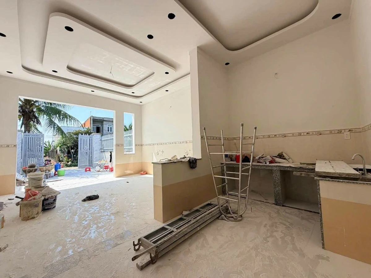 Bán gấp nhà 3PN 5x30m thổ cư sổ hồng riêng tại thị trấn Đức Hòa, Long An giá 1,5 tỷ - Ảnh thu nhỏ 4