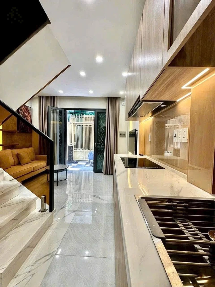 Bán nhà phố 3PN 2WC Trần Nhuật Duật Q1, 30m², 5.649 tỷ - Ảnh 1