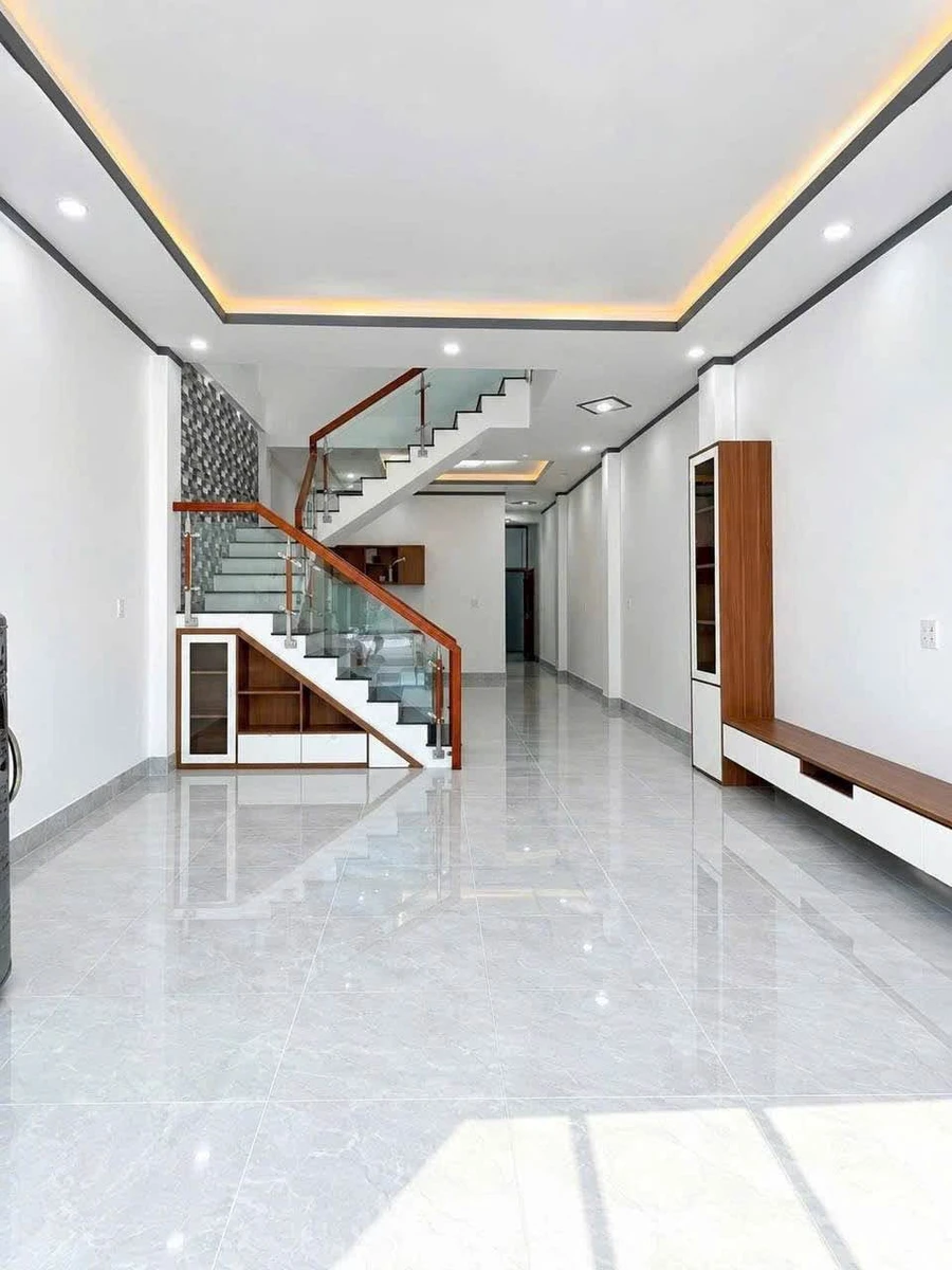 Bán nhà 1 trệt 1 lầu 105m² 3PN ngã ba Đèn Vàng Quận 1 - Ảnh thu nhỏ 2