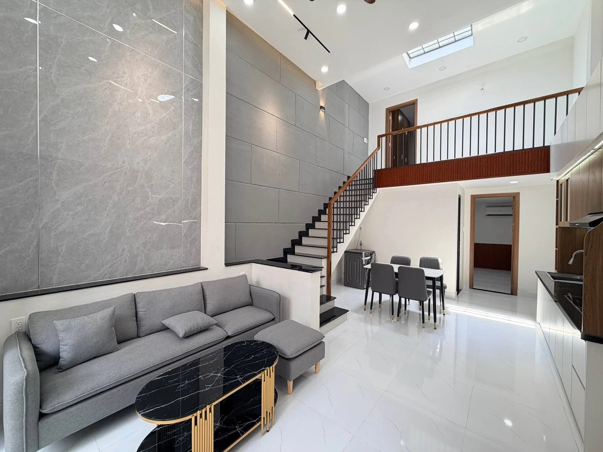 Bán nhà 2 phòng 60m² có sân để xe Bạch Đằng Bình Thạnh, nhỉnh 4 tỷ - Ảnh 1