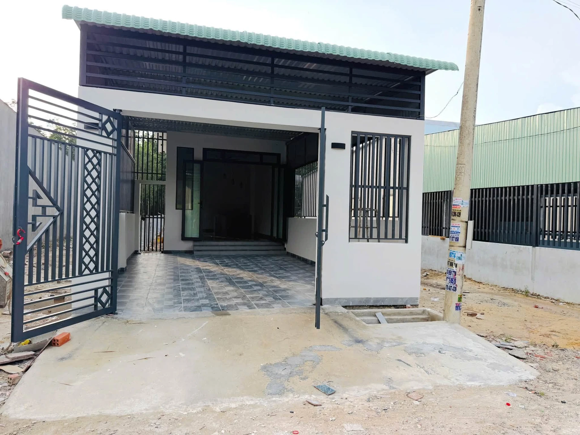 Bán nhà mới 2 phòng ngủ Minh Hưng, 270m² giá 1 tỷ - Ảnh 1