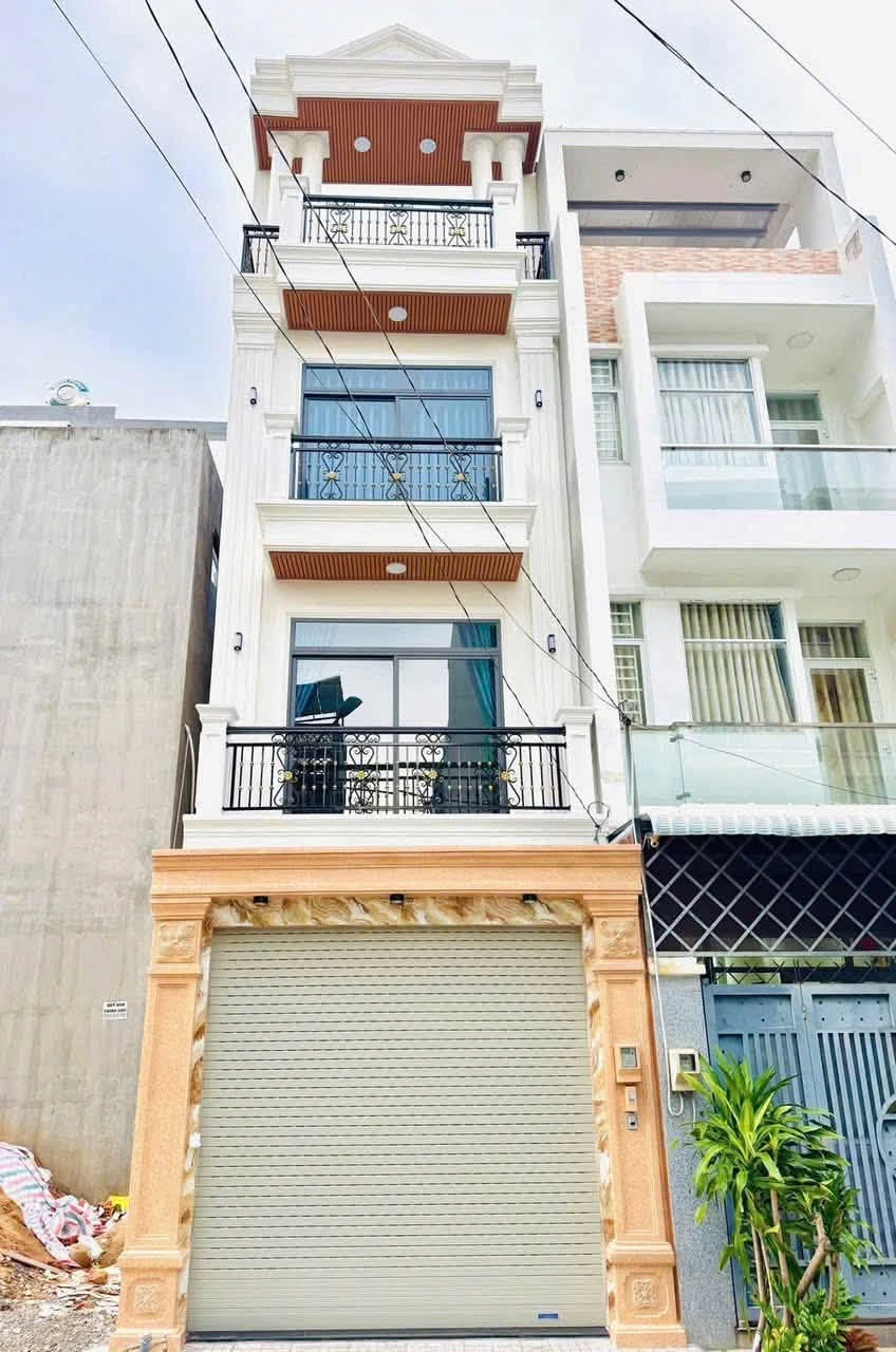Bán nhà 4 tầng full nội thất 180m² Quận 9, cạnh Gamuda - Ảnh 1