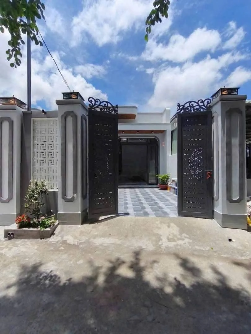 Bán nhà cấp 4 5x28m, 3PN 2WC, sổ hồng riêng hoàn công tại Mỹ Hạnh Bắc, Long An - Ảnh 1