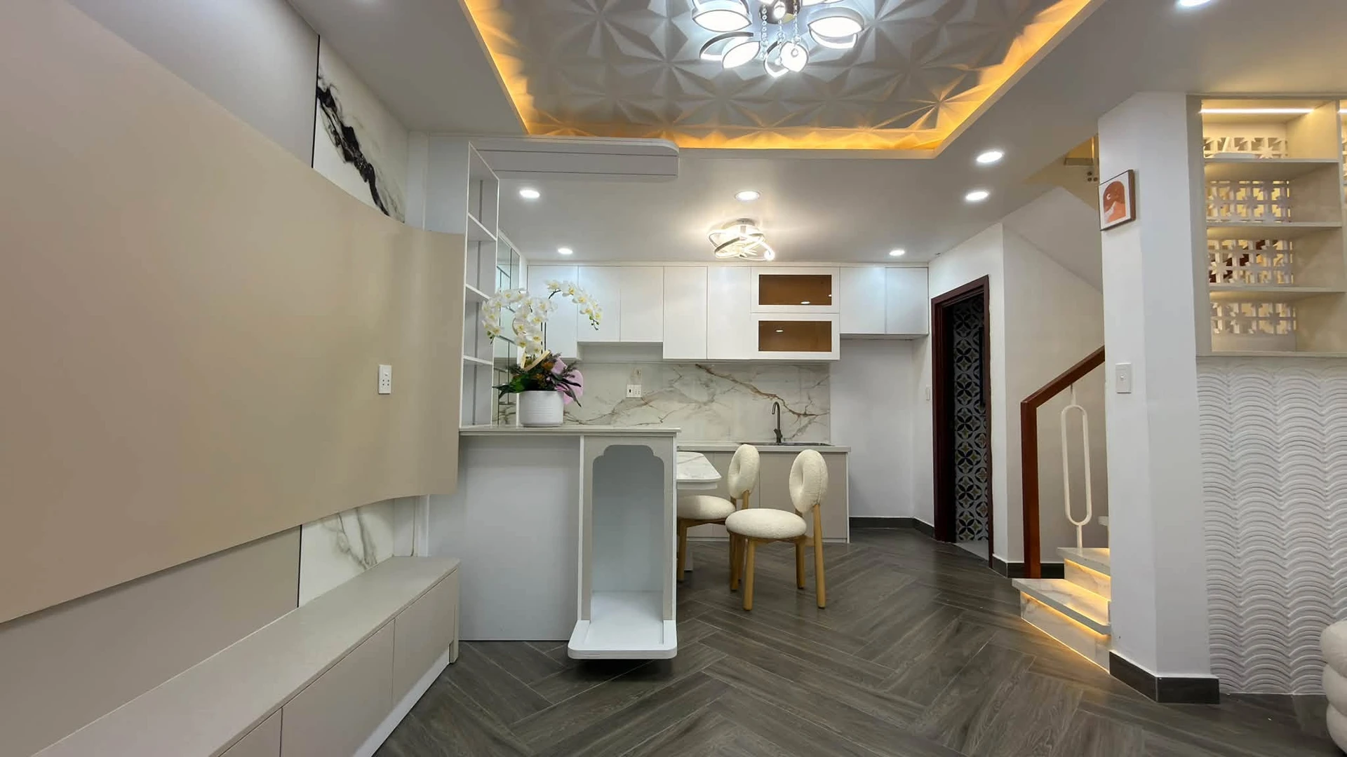 Bán nhà Q7 sổ hồng riêng 33m² 2PN 3,99 tỷ Tân Thuận - Ảnh 1