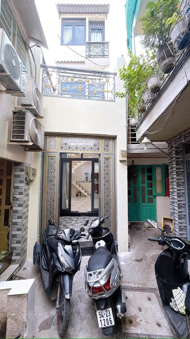 Bán nhà 3 tầng 33,5m² 4PN 5WC đường Tôn Đản, Phường Khánh Hội, Quận 4 - Ảnh 1