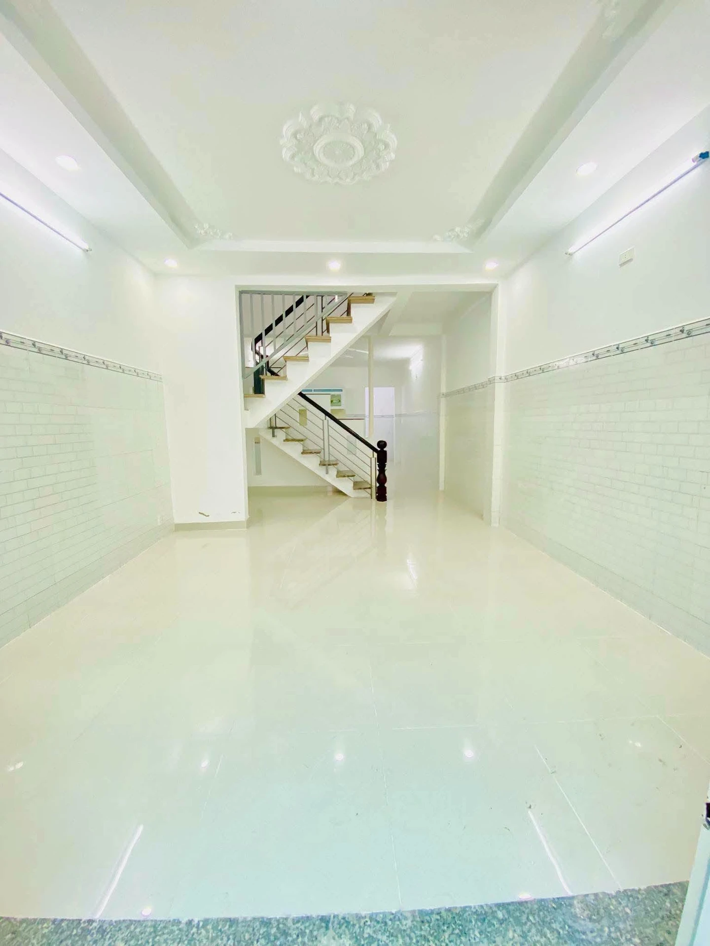 Bán nhà 2 tầng mới 58m2 hẻm xe hơi gần chợ Giản Dân, Hiệp Thành, Quận 12, giá 3,95 tỷ - Ảnh 1