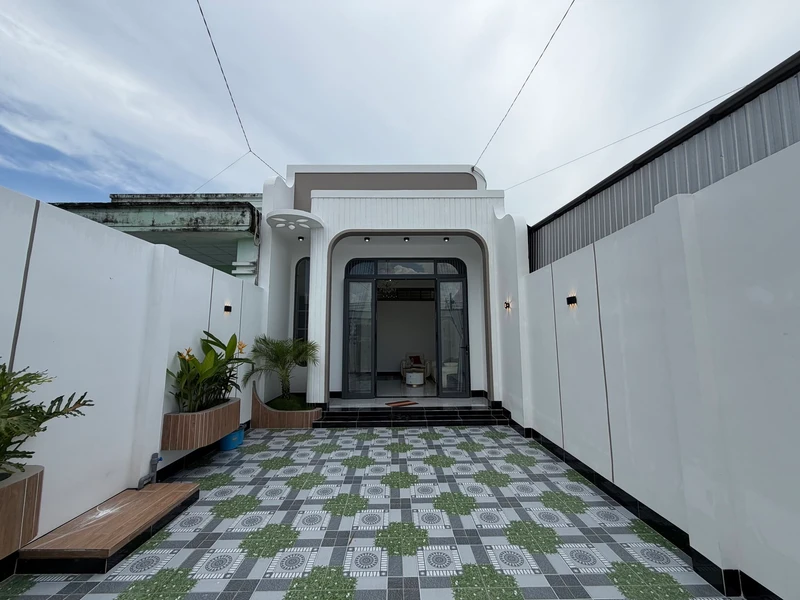Nhà đẹp bán Long Tân 3 phòng ngủ, 100m² sân ô tô