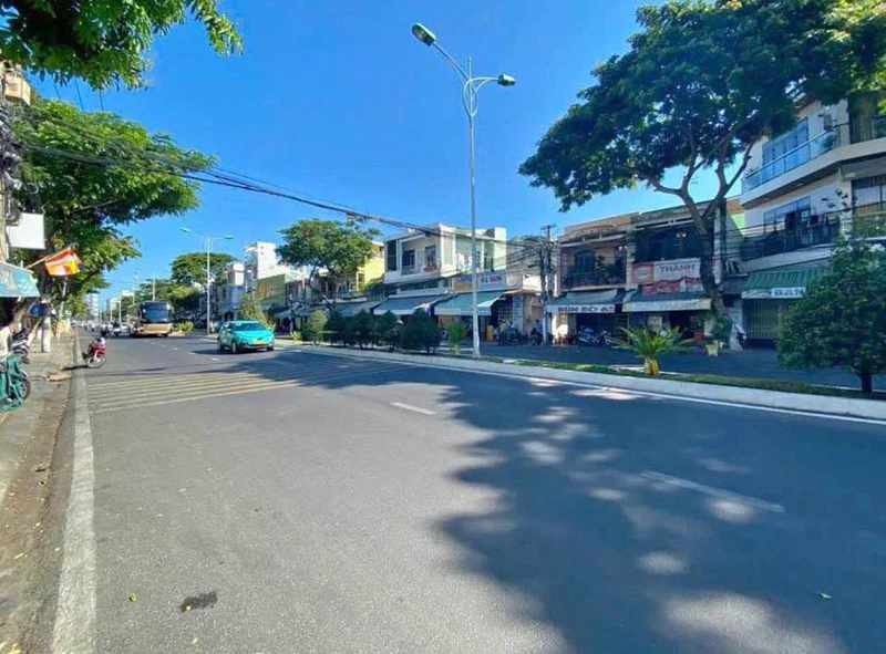 Bán nhà 2 tầng mặt tiền Trần Phú Nha Trang 68m²