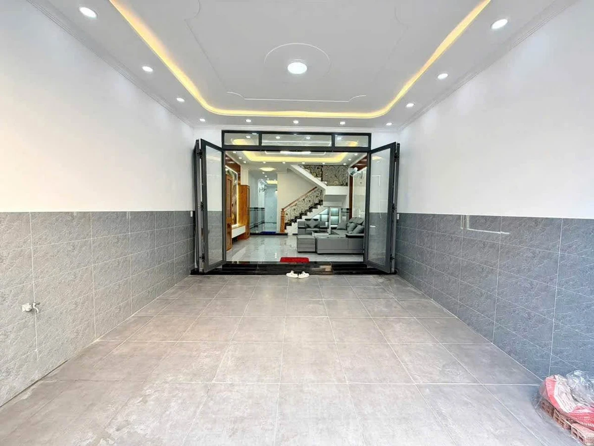 Bán nhà 1 trệt 1 lầu 92m², 4 phòng ngủ, hẻm xe hơi Lê Văn Khương, Quận 12 - Ảnh thu nhỏ 3