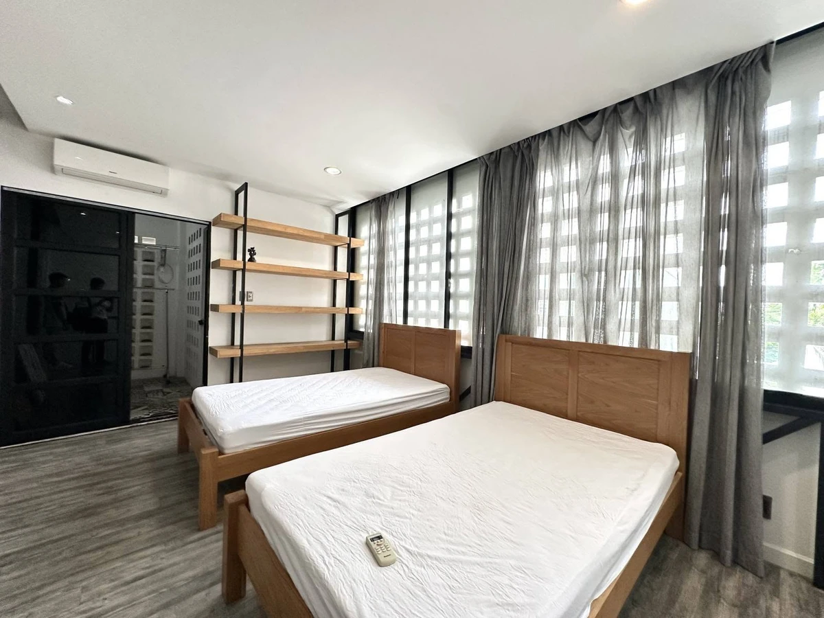 Bán nhà góc Quận 1, 52m² - 3PN, nội thất gỗ - Ảnh thu nhỏ 3