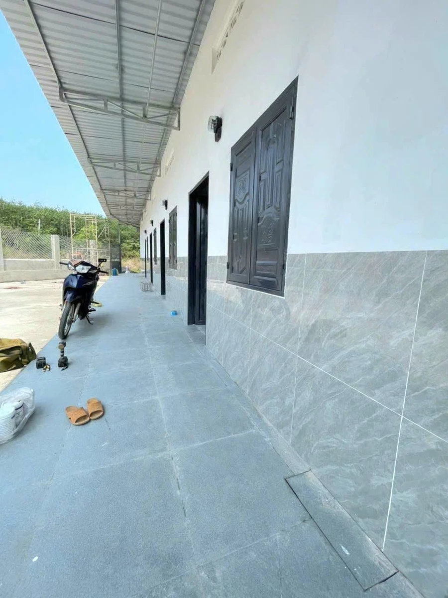 Bán dãy phòng trọ 100m² với kiôt gần KCN Bắc Đông Phú, Bình Tân - Ảnh thu nhỏ 3