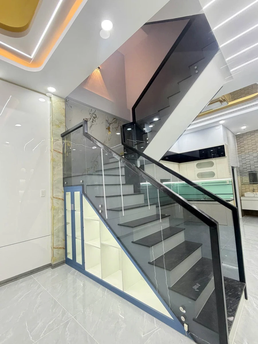 Bán nhà Dĩ An 70,6m² 4PN sổ riêng 5,65 tỷ - Ảnh 1