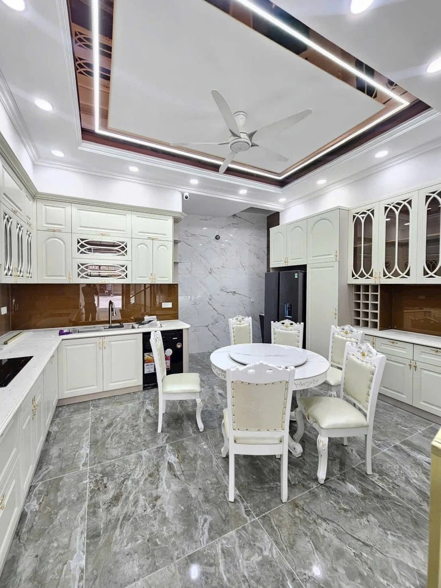 Bán gấp nhà mặt tiền đường Hai Bà Trưng 90m2, 1 trệt 3 lầu 1 tum, thang máy, phường Đông Hòa, Dĩ An - Ảnh thu nhỏ 4