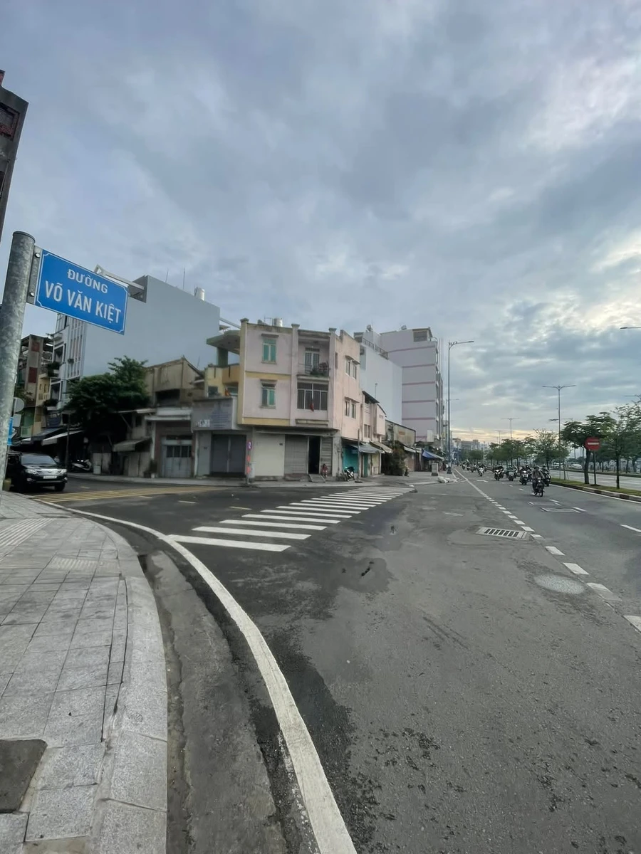 Bán nhà góc 2 mặt tiền 48m2, 3 tầng, Quận 5 - Ảnh 1