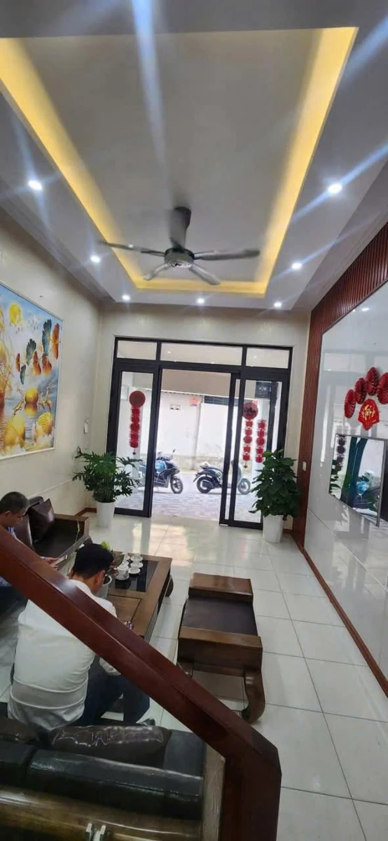 Bán nhà ngõ 160 Vũ Hựu, 79m2, 4 phòng ngủ, 3 tầng - Ảnh 1