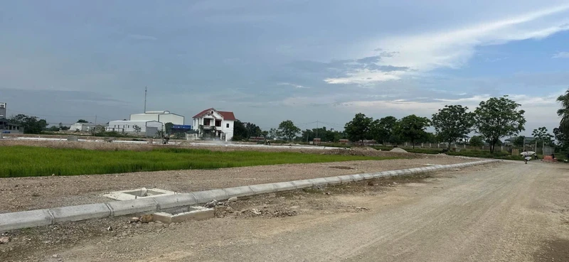 Bán 2 lô đất cạnh MB 105 Quảng Định, 300m2, hơn 1 tỷ