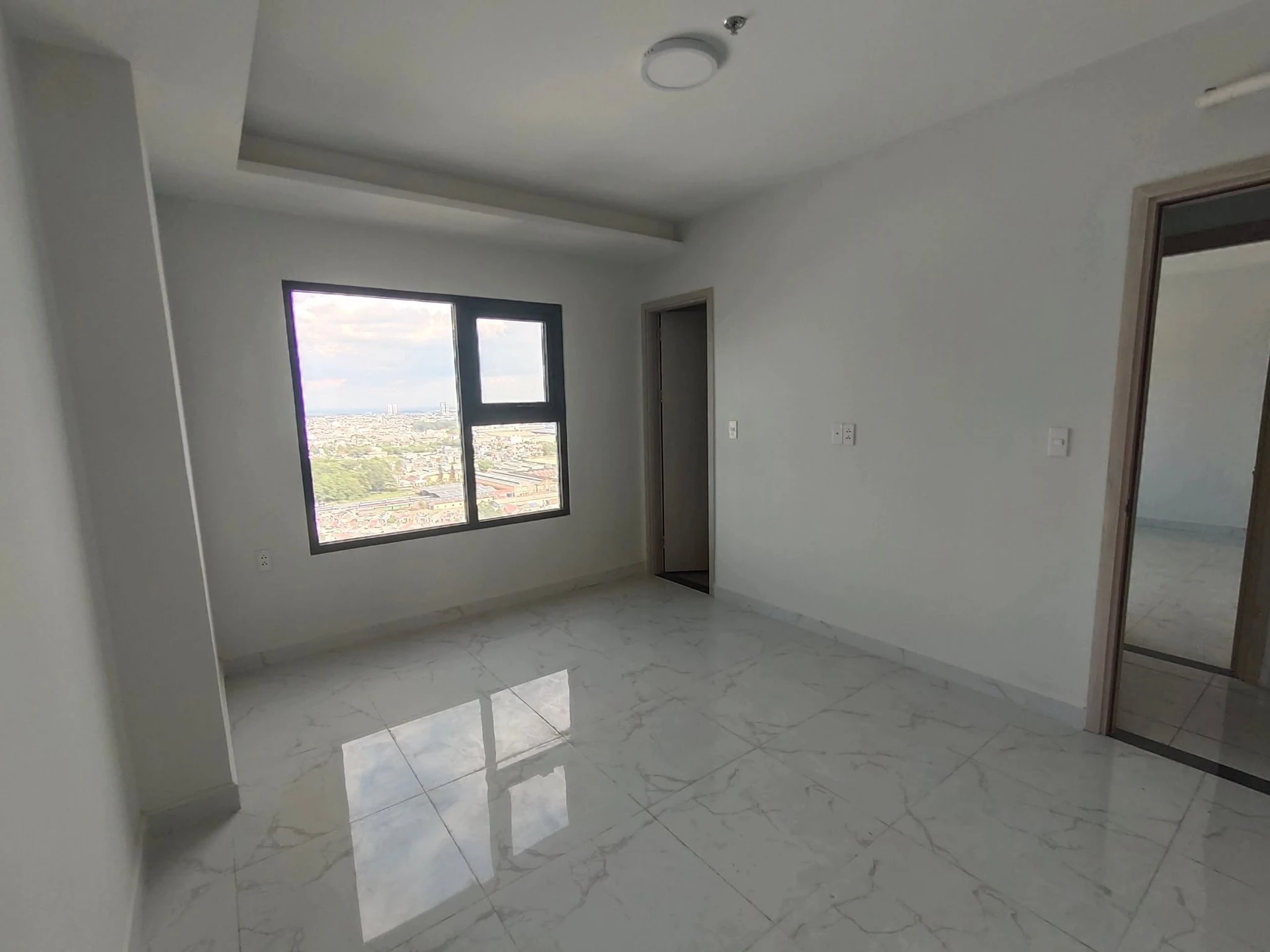 Cho thuê căn hộ 3PN 3WC nội thất cơ bản Charm City Dĩ An 95m² 7.5 triệu - Ảnh 1