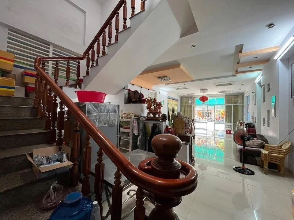 Bán nhà mặt tiền Trần Hưng Đạo 120m², 4 phòng ngủ Tuy Hòa - Ảnh 1
