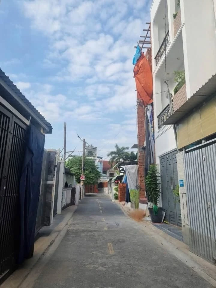 Bán nhà góc hẻm xe hơi 45m2, 3 tầng 4PN 3WC gần Hiệp Thành City, Lâm Thị Hố, Quận 12 - Ảnh 1