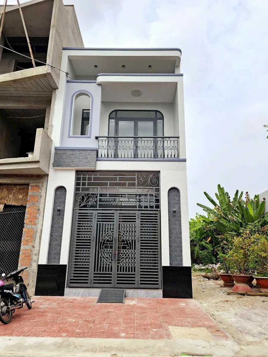 Bán nhà mới 1 trệt 1 lầu 3PN đường Tô Thị Tẻ, Khu dân cư Licogi, Cà Mau giá 2,75 tỷ - Ảnh 1