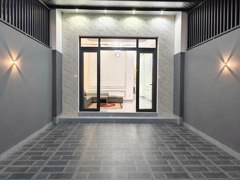 Bán nhà mặt tiền Vương Hồng Sển, Rạch Giá, 92,6m2