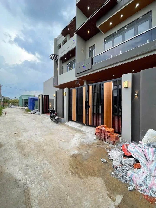 Bán nhà phố 120m², 3 phòng ngủ ở Tây Ninh giáp Bình Chánh