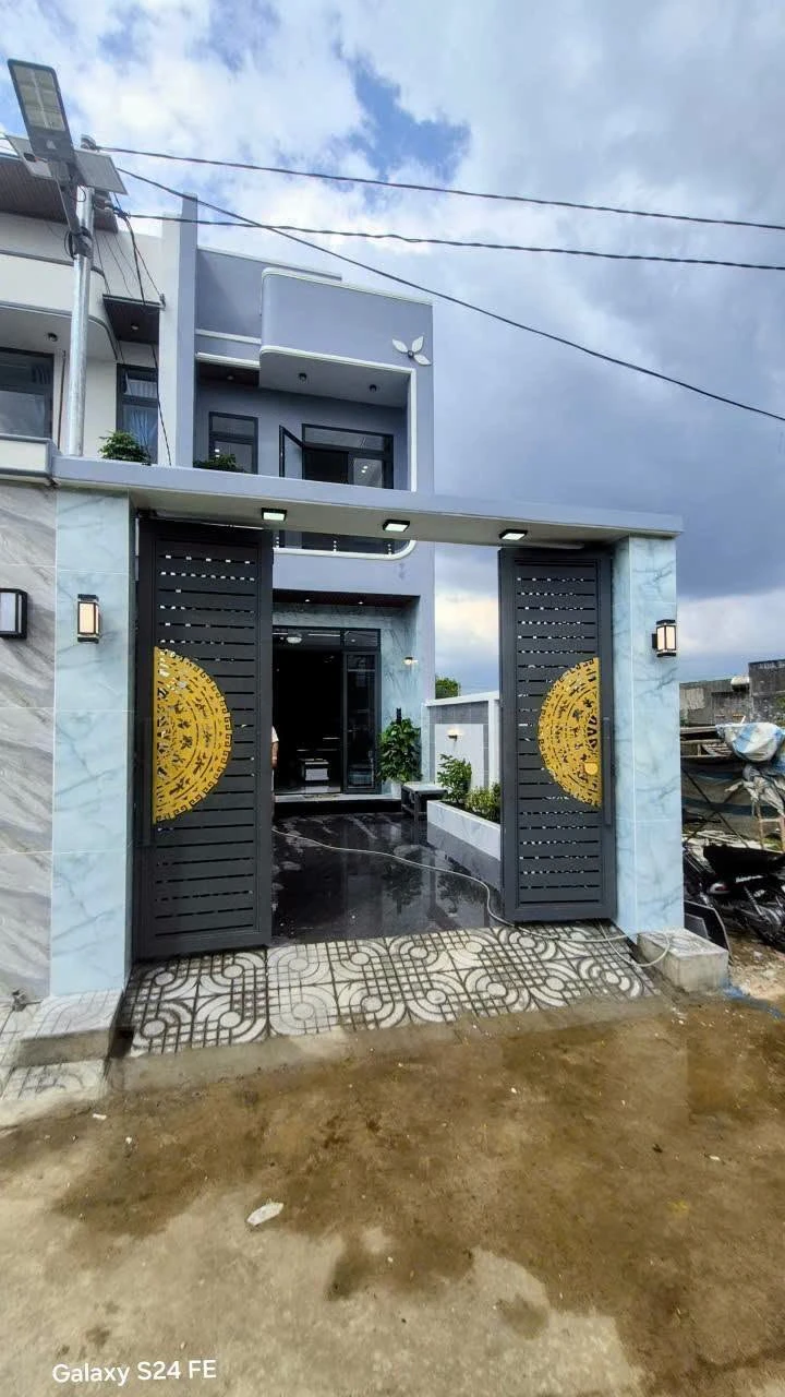 Bán nhà Hóc Môn 100m² 3PN 2 tầng 2,779 tỷ - Ảnh 1