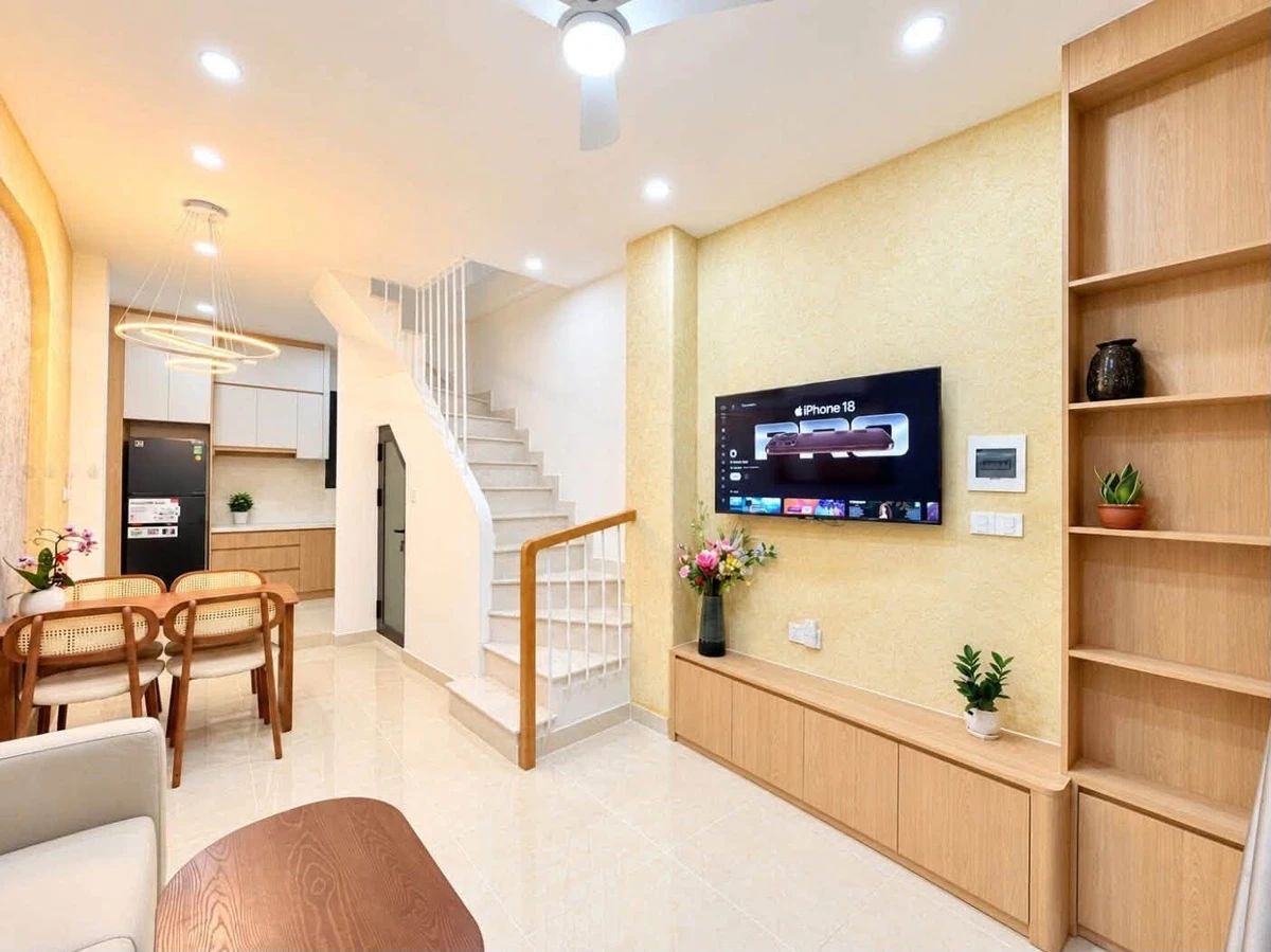 Bán nhà 3,5 tầng 50m2 phố Chợ Hàng gần Hồ Sen giá 3 tỷ - Ảnh 1