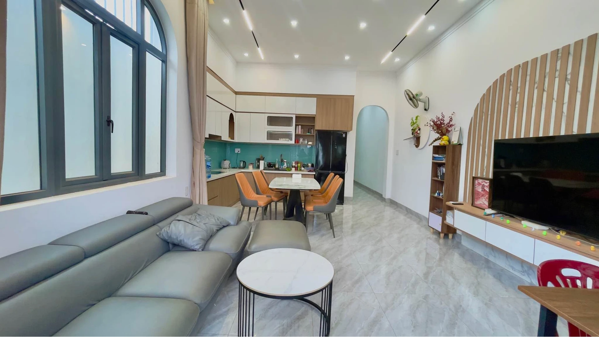 Bán nhà full nội thất 100m² 2 PN 2 tỷ 390 triệu Y Moan, Buôn Ma Thuột - Ảnh 1