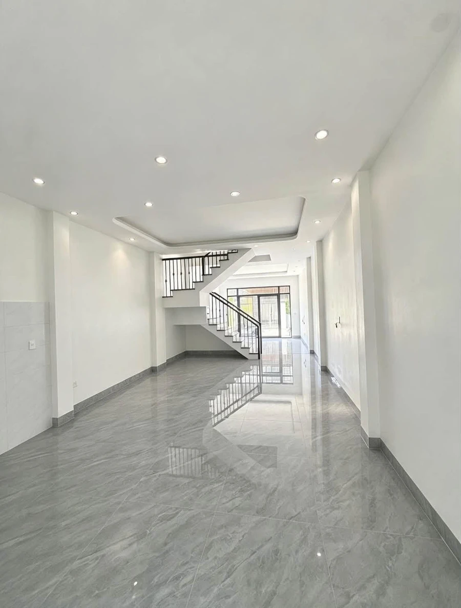 Bán nhà 3 tầng 90m² 3 phòng ngủ 2,7 tỷ - Ảnh 1