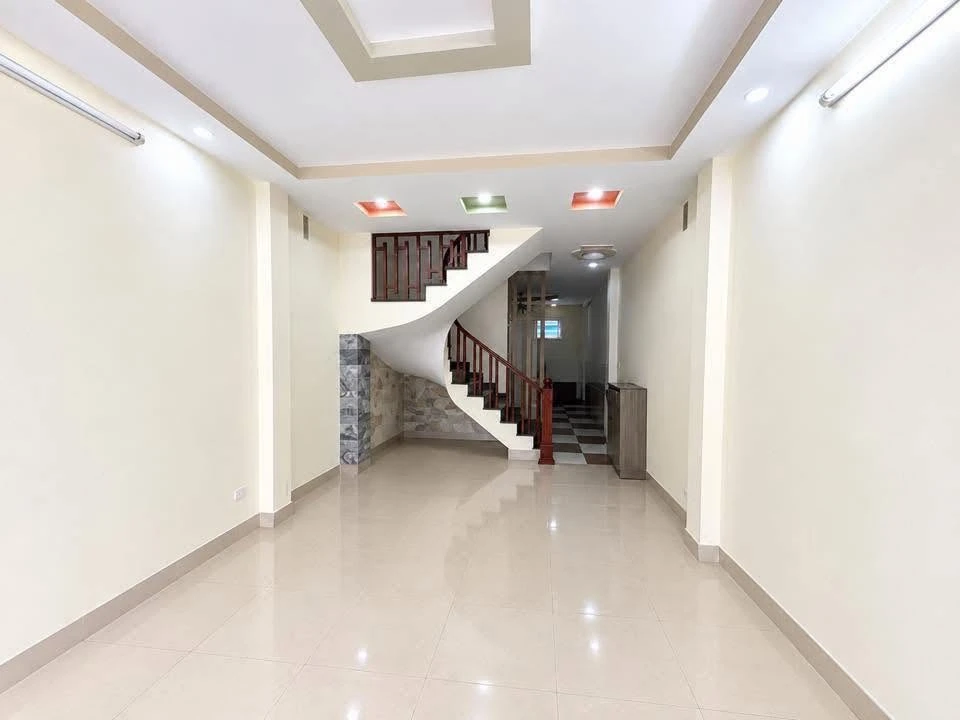 Bán nhà phân lô 50m2 x 6 tầng phố Hoàng Quốc Việt, Cầu Giấy, Hà Nội giá 22 tỷ - Ảnh thu nhỏ 2