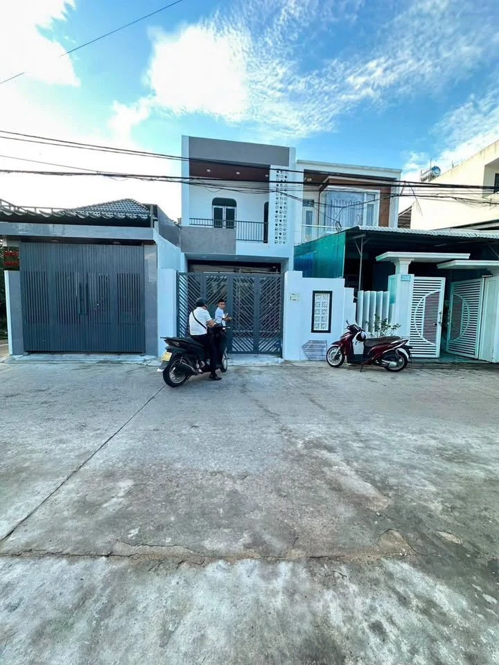 Bán nhà 2 tầng mặt tiền hẻm Nguyễn Công Phương 110m2, 3PN - Ảnh 1
