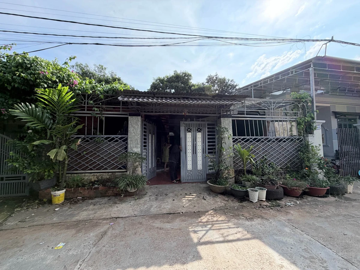 Bán nhà hẻm Hoàng Hữu Nam 210m² 3 phòng 3.2 tỷ - Ảnh 1