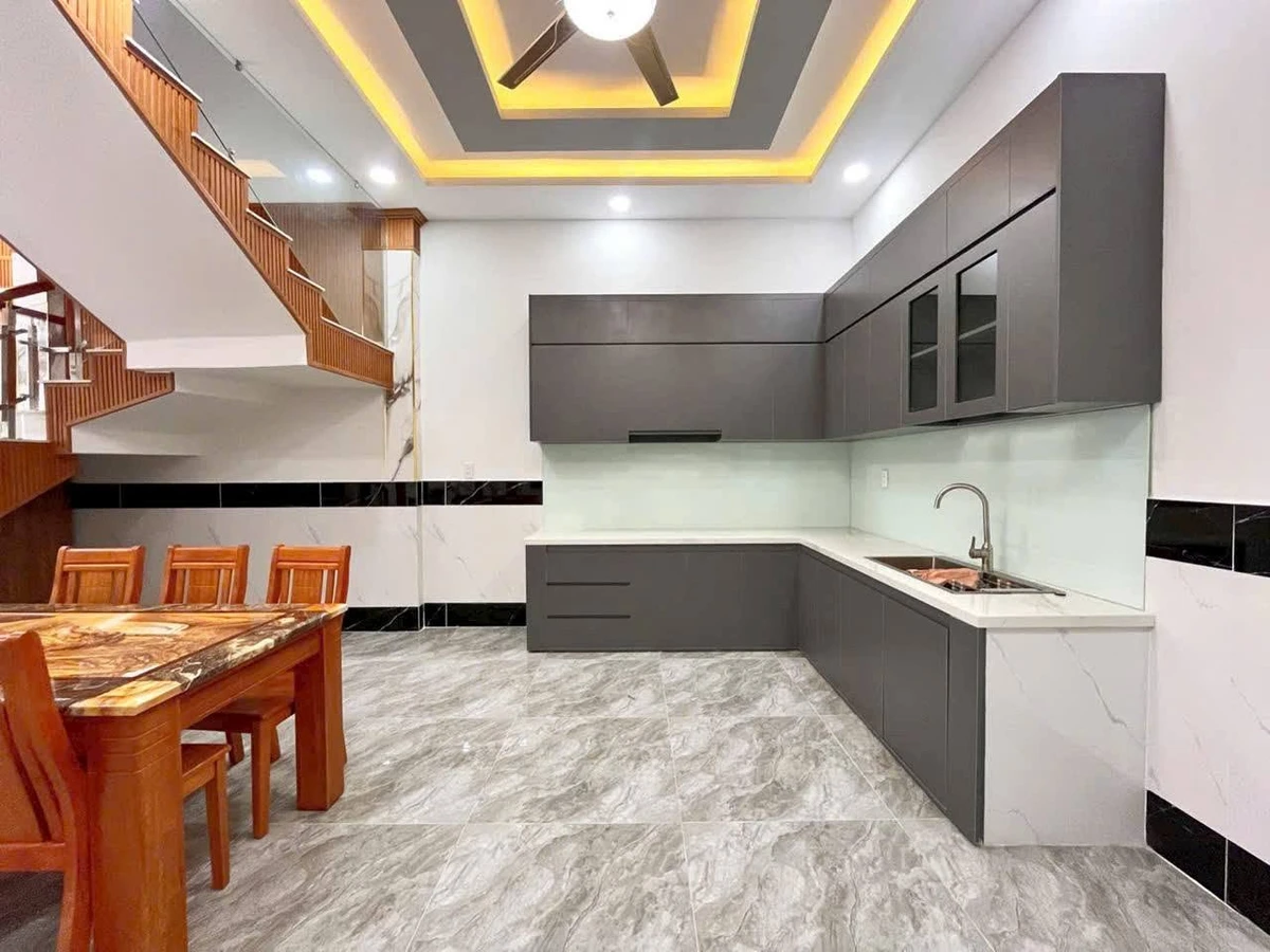 Bán nhà 4PN, 185m2, full nội thất gần chợ Mỹ Hạnh Nam - Ảnh thu nhỏ 4