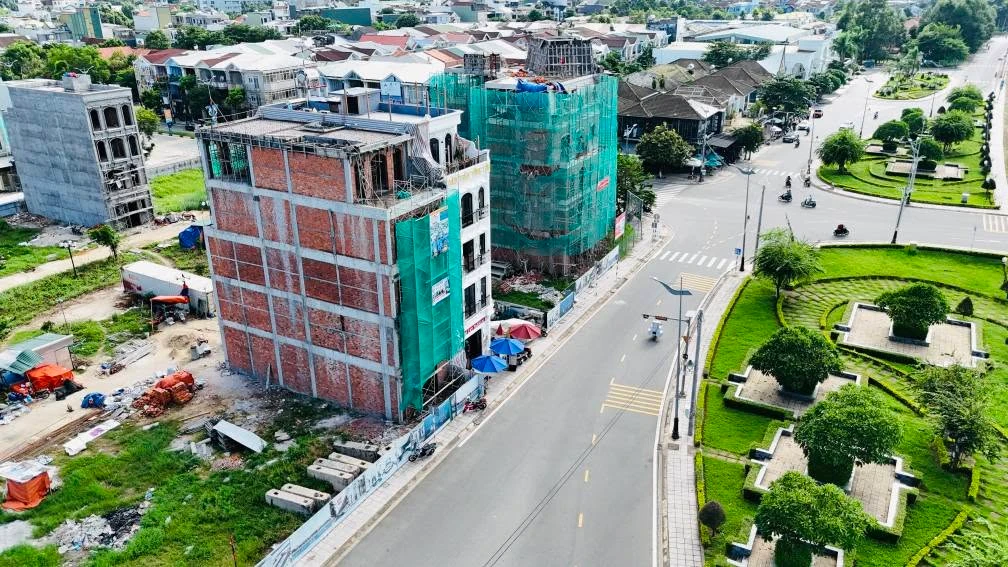 Bán nhà 3,5 tầng mặt tiền Thành Thái, Quảng Ngãi, 120m², 5 tỷ - Ảnh 1