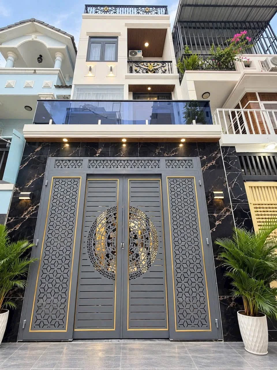 Bán nhà 4 phòng ngủ full nội thất Quận 7, 64m2 - Ảnh 1