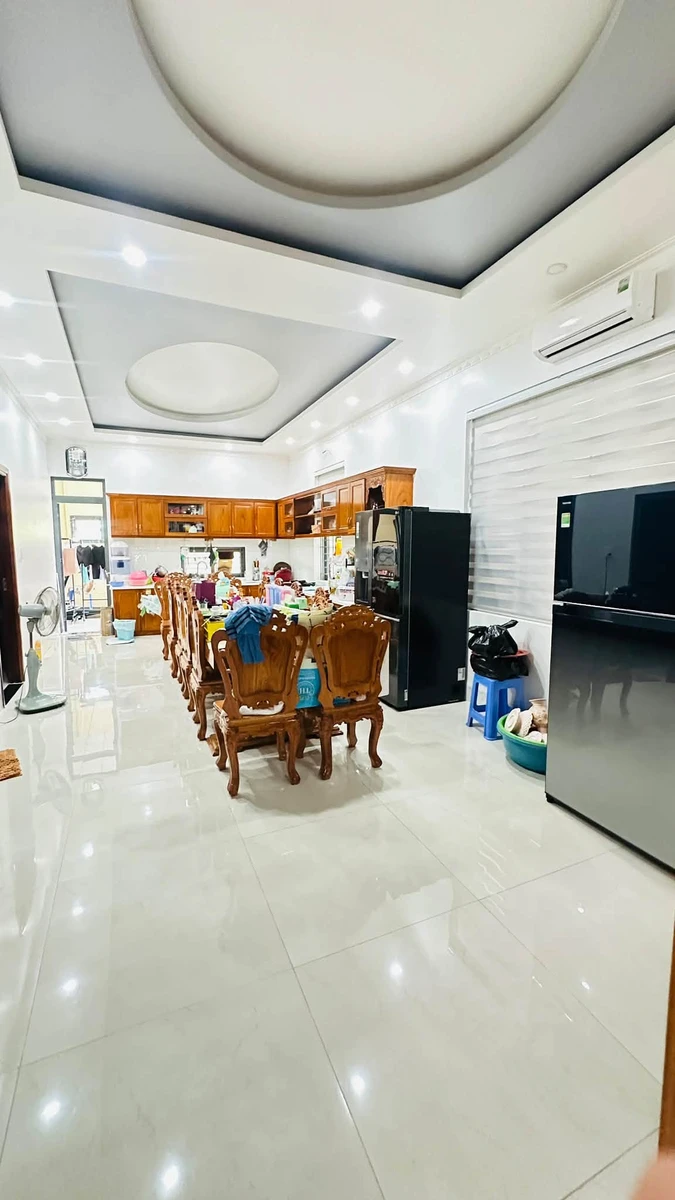 Bán gấp nhà phố 4PN Bình Chánh 216m² giá 7.9 tỷ - Ảnh thu nhỏ 2