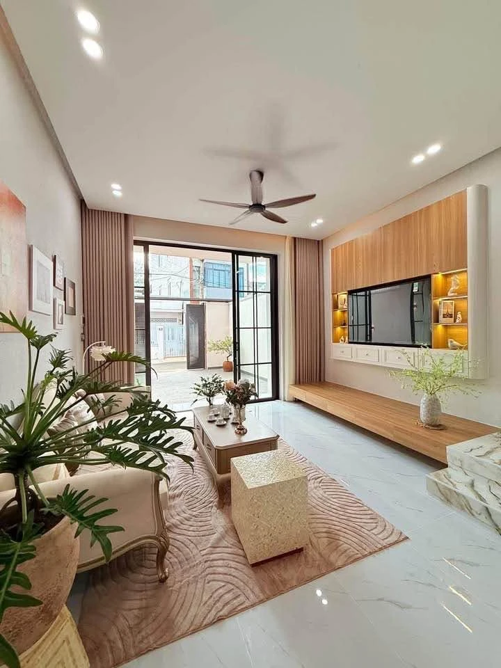 Bán nhà 1 trệt 2 lầu mặt tiền Xuân Diệu 4,7x18m, 4 phòng ngủ, full nội thất, Buôn Ma Thuột - Ảnh thu nhỏ 2