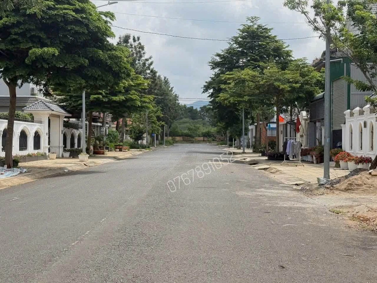 Bán đất Đức Trọng 300m² full thổ cư giá 8.4 tỷ - Ảnh thu nhỏ 2