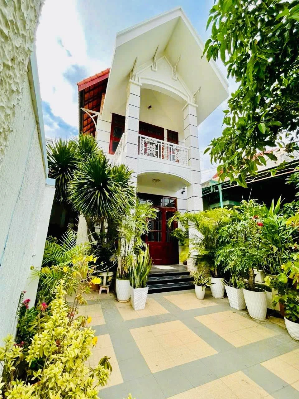 Bán nhà mái Thái 300m2, 4PN, 5WC mặt tiền 12m Phan Rang - Ảnh 1